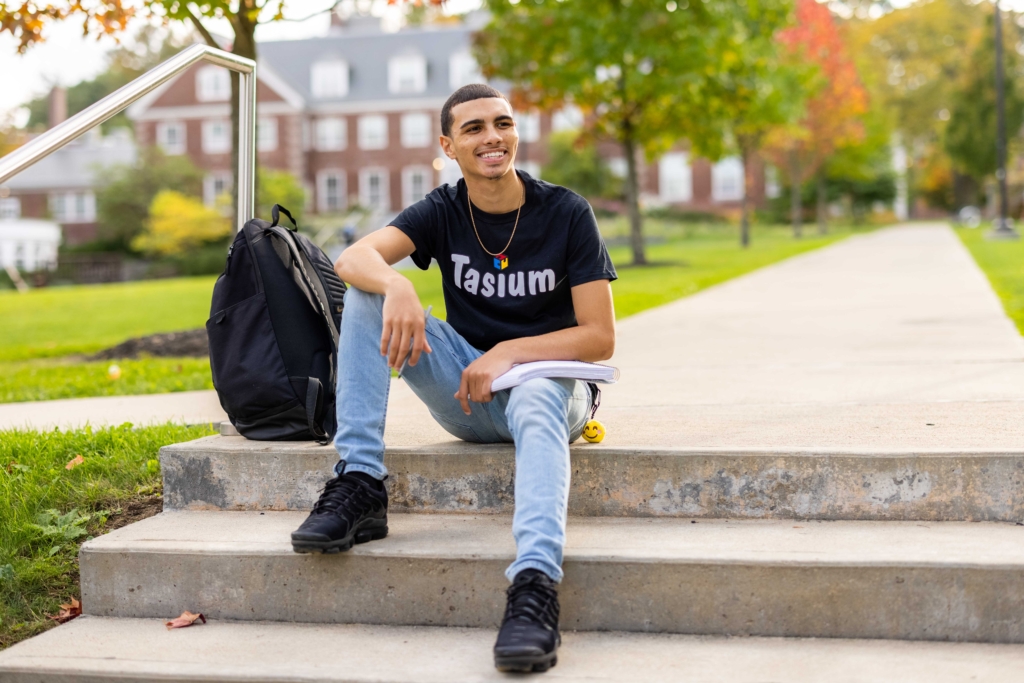 Babson Sophomore Runs Growing Apparel Company Tailored For People On the Spectrum